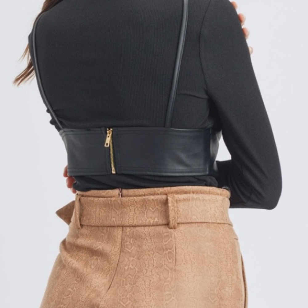 Black Trendy Top - Picture 2 of 2